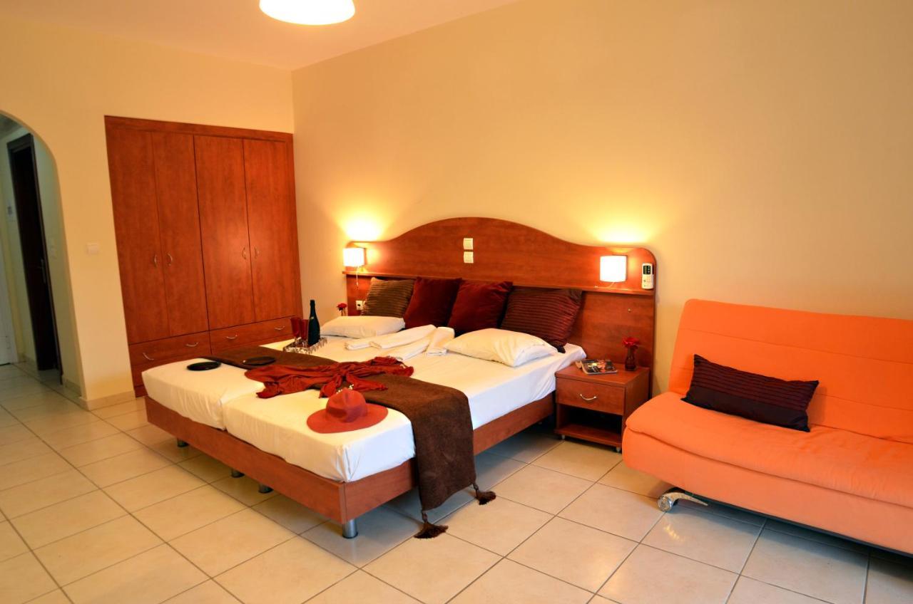 Belussi Beach Hotel & Suites Psarou  Exterior foto