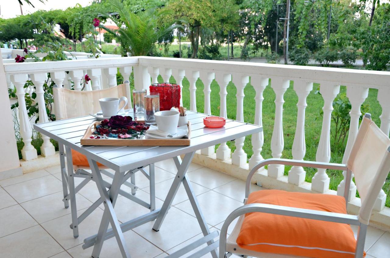 Belussi Beach Hotel & Suites Psarou  Exterior foto